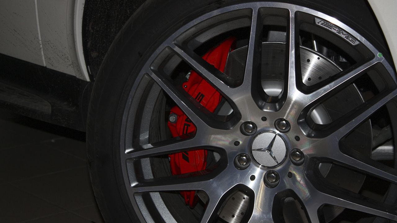 Покраска суппортов Мерседес GLE C292 AMG