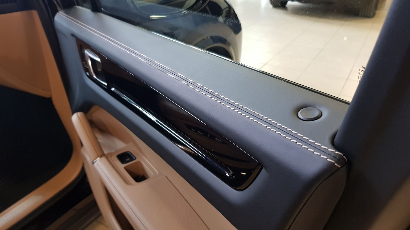 Перетяжка торпедо Porsche Cayenne 2019 кожей